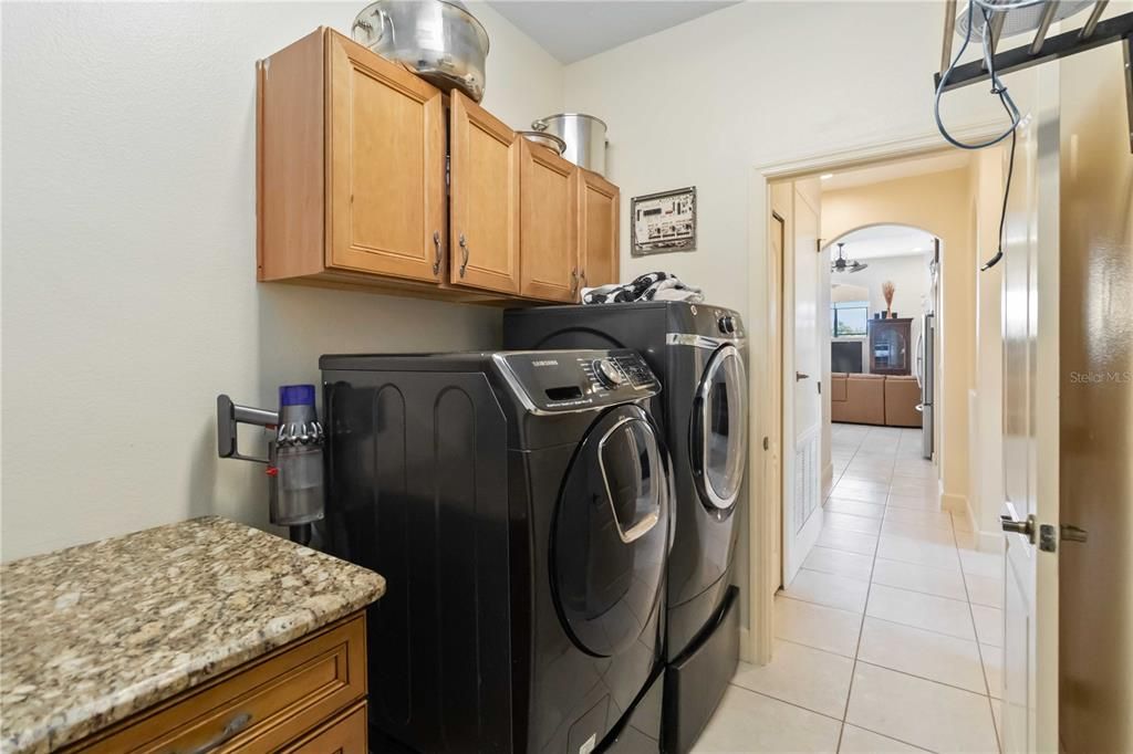 En Venta: $825,000 (4 camas, 3 baños, 3071 Pies cuadrados)