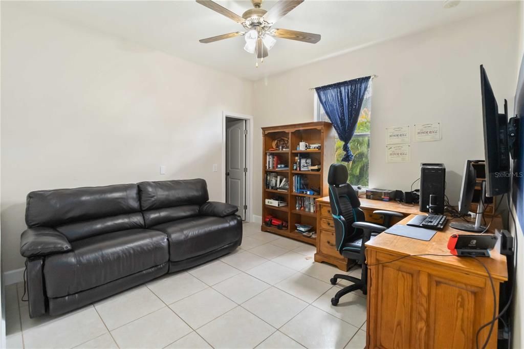 En Venta: $825,000 (4 camas, 3 baños, 3071 Pies cuadrados)