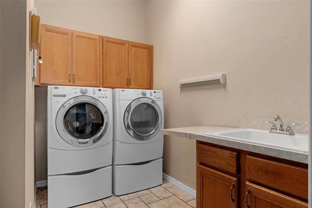 Active With Contract: $569,900 (3 beds, 3 baths, 2775 Square Feet)