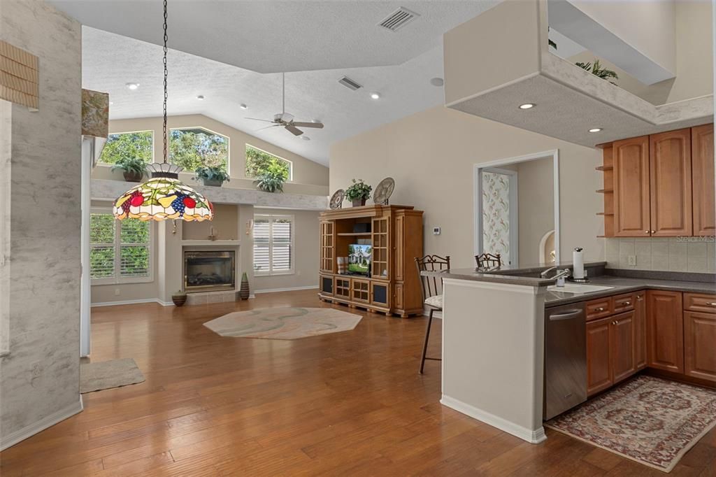 Active With Contract: $569,900 (3 beds, 3 baths, 2775 Square Feet)