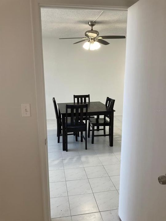 For Sale: $195,000 (1 beds, 1 baths, 828 Square Feet)