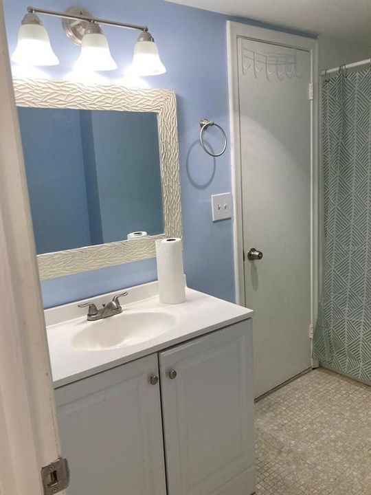 For Sale: $195,000 (1 beds, 1 baths, 828 Square Feet)