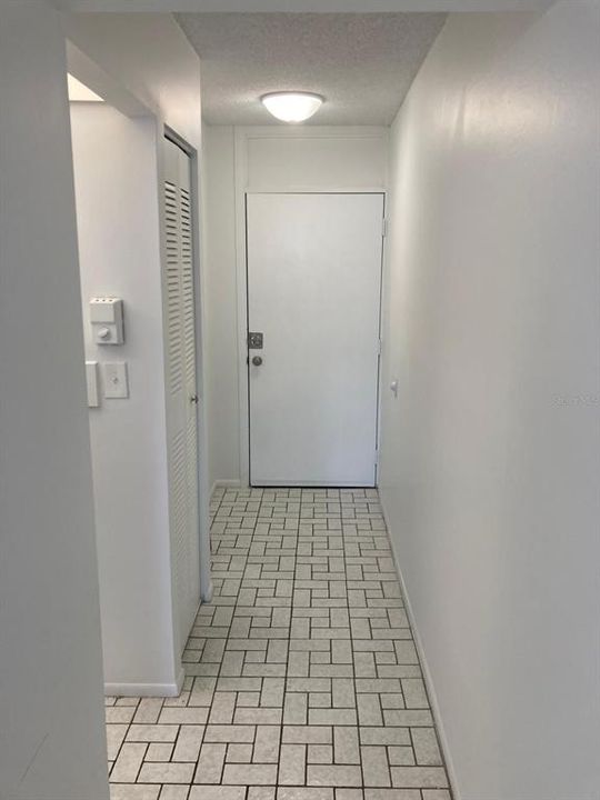 For Sale: $195,000 (1 beds, 1 baths, 828 Square Feet)