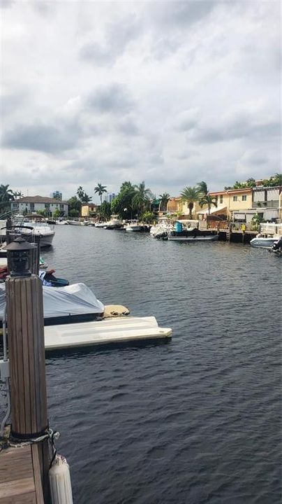 For Sale: $195,000 (1 beds, 1 baths, 828 Square Feet)