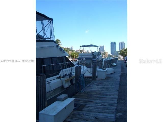 For Sale: $195,000 (1 beds, 1 baths, 828 Square Feet)