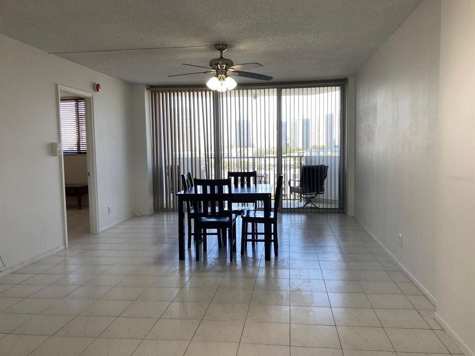 For Sale: $195,000 (1 beds, 1 baths, 828 Square Feet)