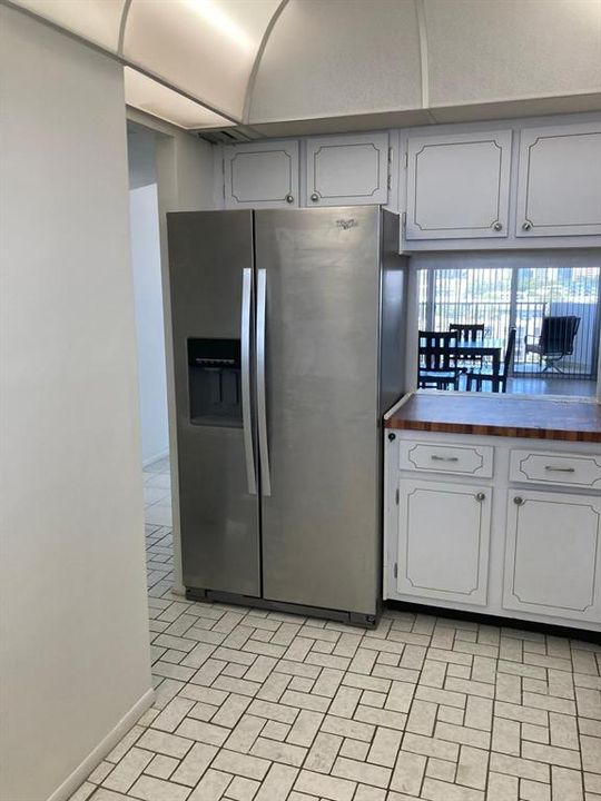 For Sale: $195,000 (1 beds, 1 baths, 828 Square Feet)