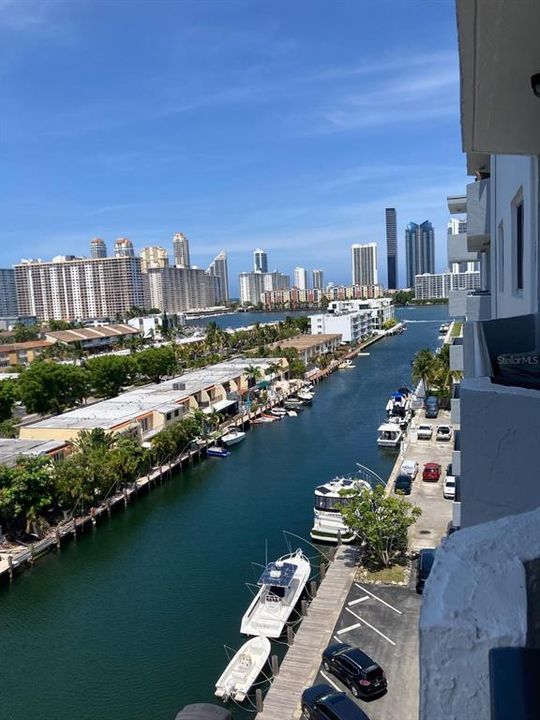 For Sale: $195,000 (1 beds, 1 baths, 828 Square Feet)