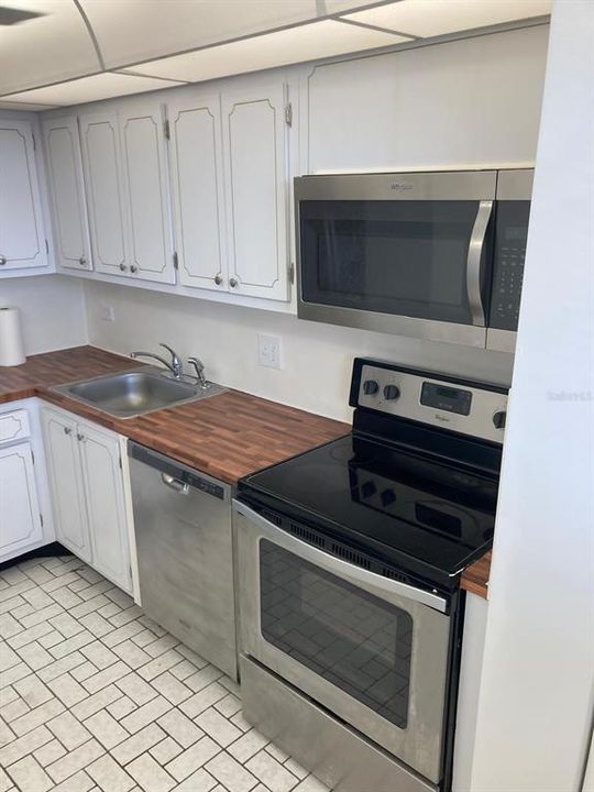 For Sale: $195,000 (1 beds, 1 baths, 828 Square Feet)