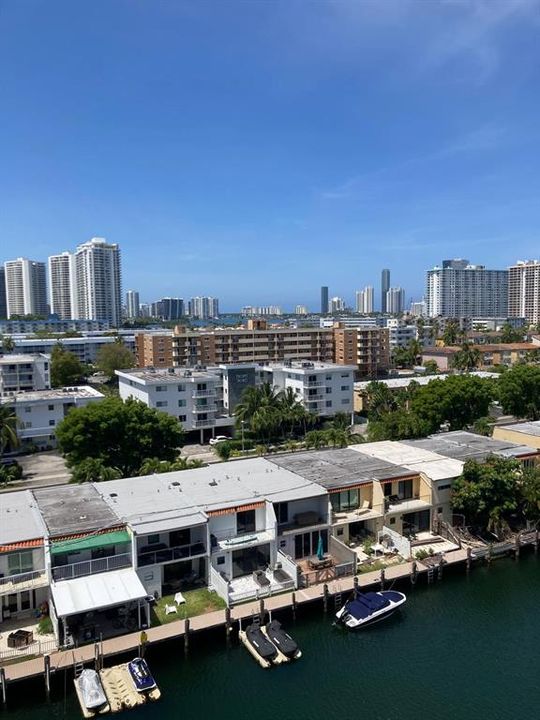 For Sale: $195,000 (1 beds, 1 baths, 828 Square Feet)