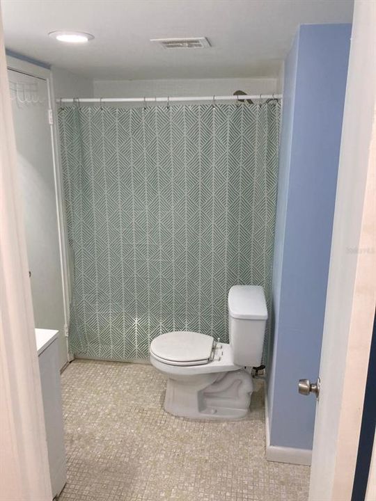 For Sale: $195,000 (1 beds, 1 baths, 828 Square Feet)