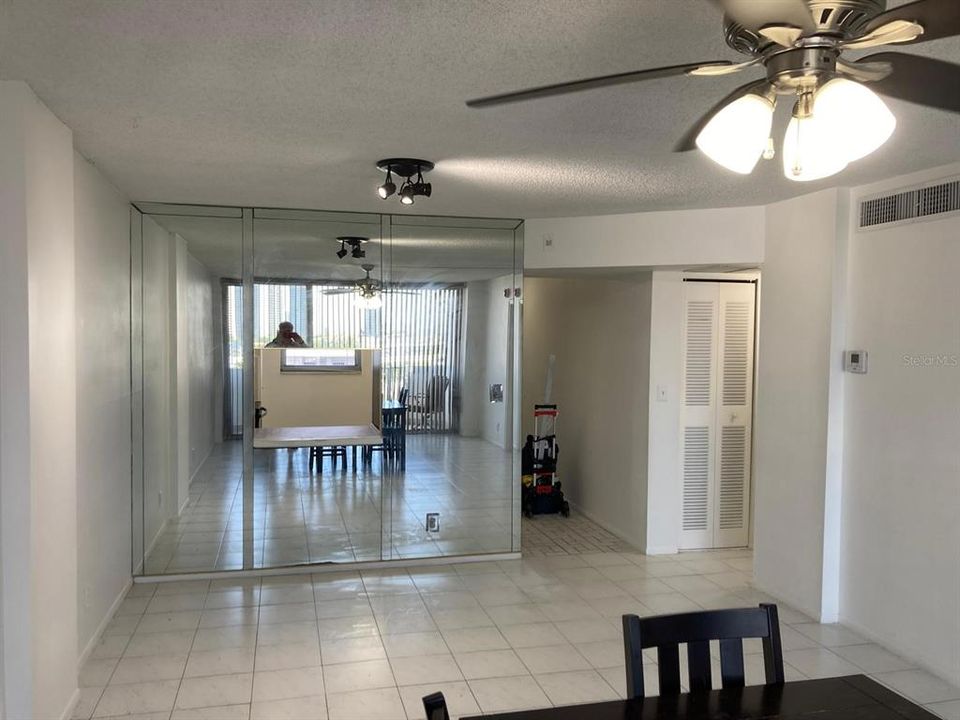 For Sale: $195,000 (1 beds, 1 baths, 828 Square Feet)