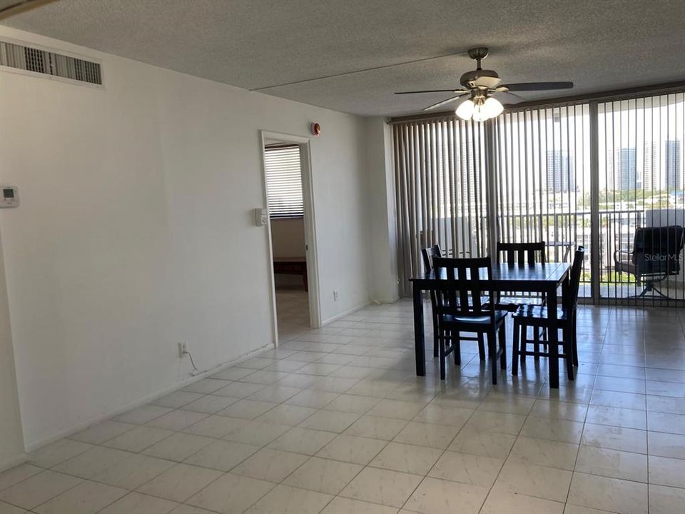 For Sale: $195,000 (1 beds, 1 baths, 828 Square Feet)