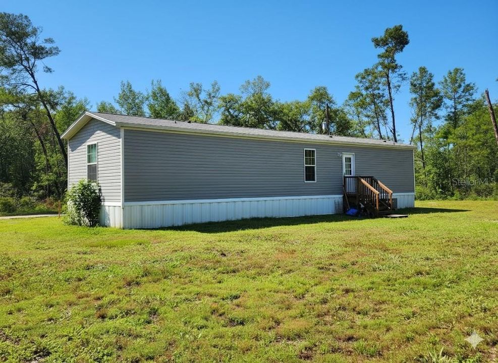 合同活跃: $138,000 (2 贝兹, 2 浴室, 918 平方英尺)