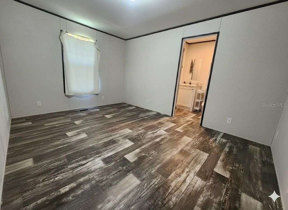 合同活跃: $138,000 (2 贝兹, 2 浴室, 918 平方英尺)