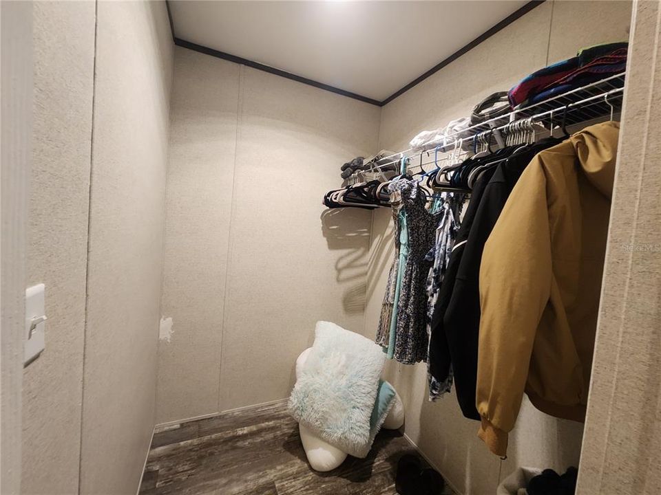 合同活跃: $138,000 (2 贝兹, 2 浴室, 918 平方英尺)