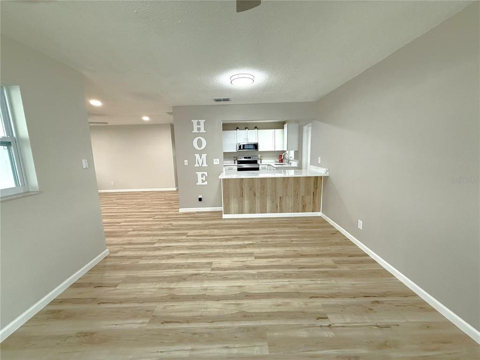 Active With Contract: $225,000 (2 beds, 1 baths, 1328 Square Feet)