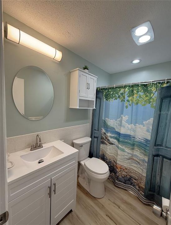 Active With Contract: $225,000 (2 beds, 1 baths, 1328 Square Feet)