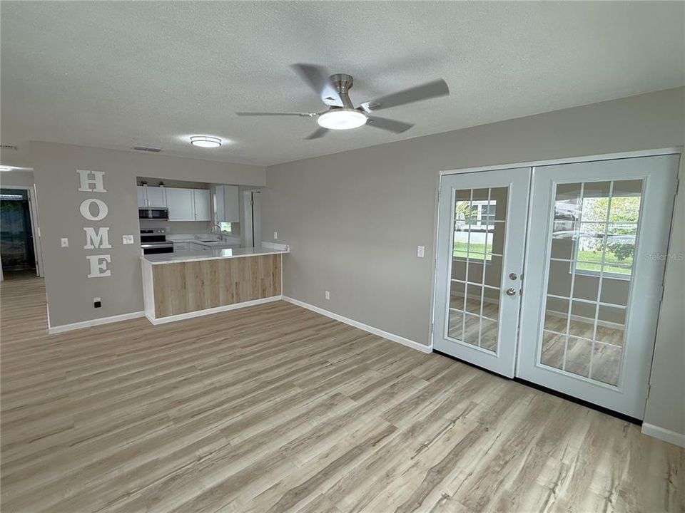 Active With Contract: $225,000 (2 beds, 1 baths, 1328 Square Feet)