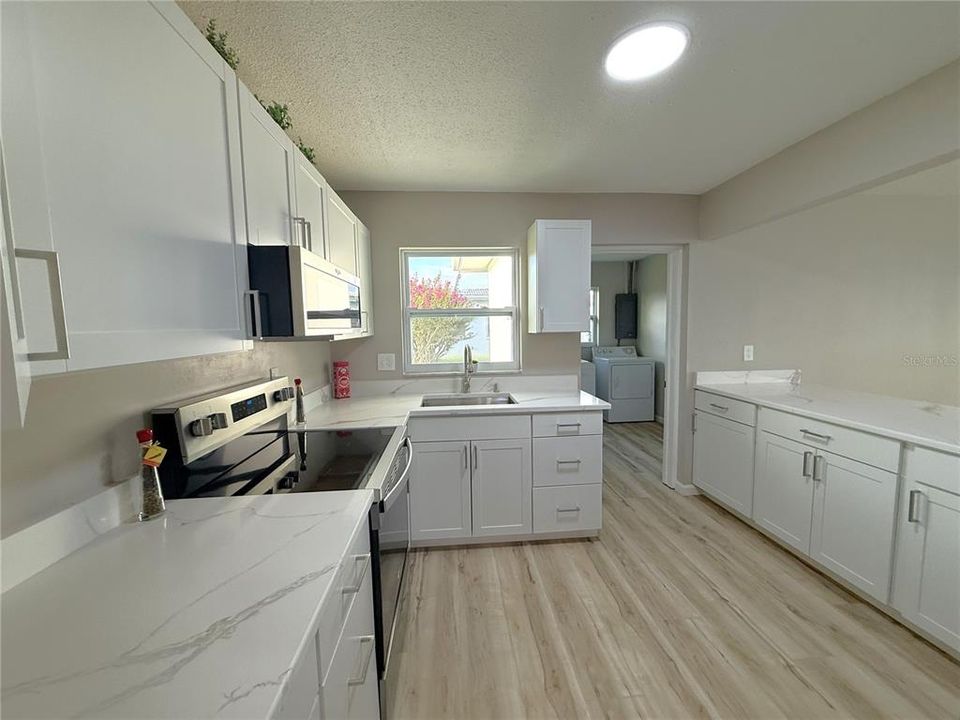 Active With Contract: $225,000 (2 beds, 1 baths, 1328 Square Feet)