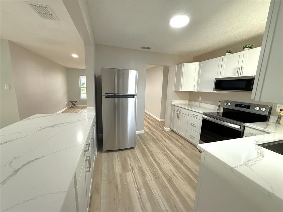 Active With Contract: $225,000 (2 beds, 1 baths, 1328 Square Feet)