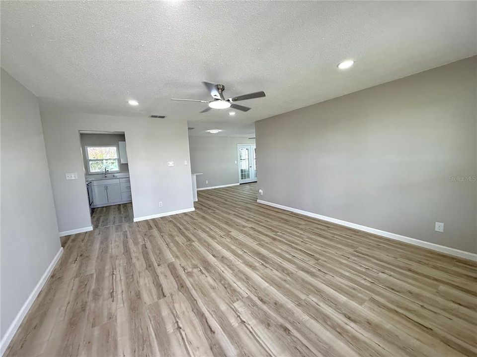 Active With Contract: $225,000 (2 beds, 1 baths, 1328 Square Feet)