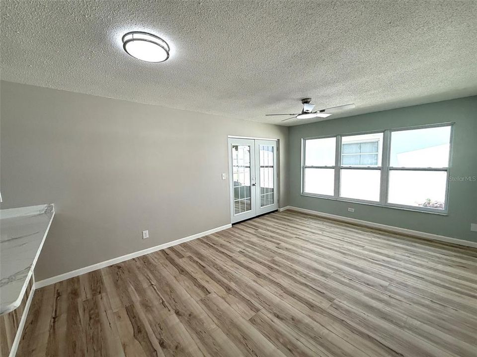 Active With Contract: $225,000 (2 beds, 1 baths, 1328 Square Feet)