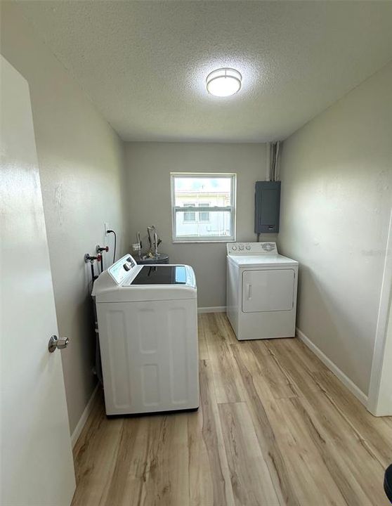 Active With Contract: $225,000 (2 beds, 1 baths, 1328 Square Feet)