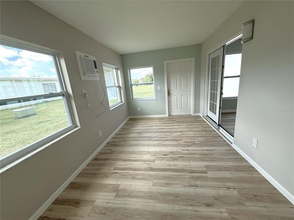 Active With Contract: $225,000 (2 beds, 1 baths, 1328 Square Feet)