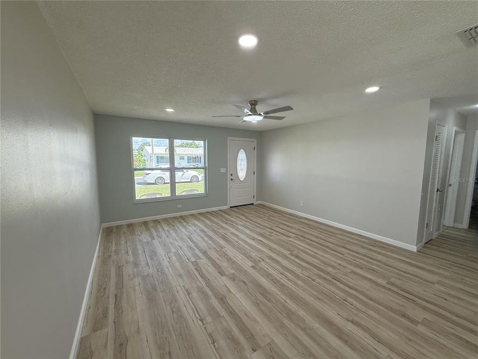 Active With Contract: $225,000 (2 beds, 1 baths, 1328 Square Feet)