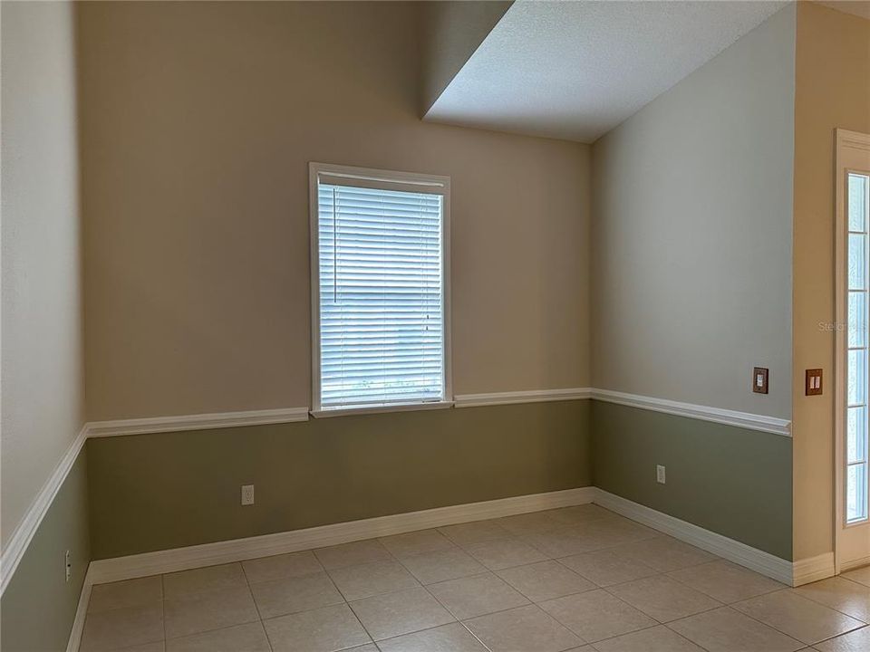 Active With Contract: $2,900 (3 beds, 2 baths, 2019 Square Feet)