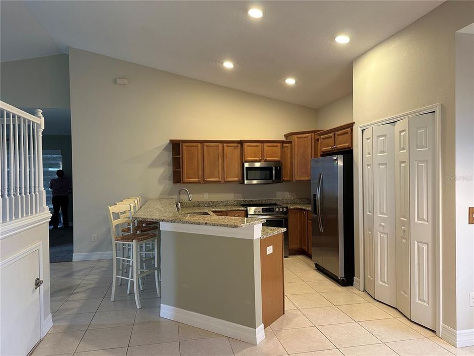 Active With Contract: $2,900 (3 beds, 2 baths, 2019 Square Feet)