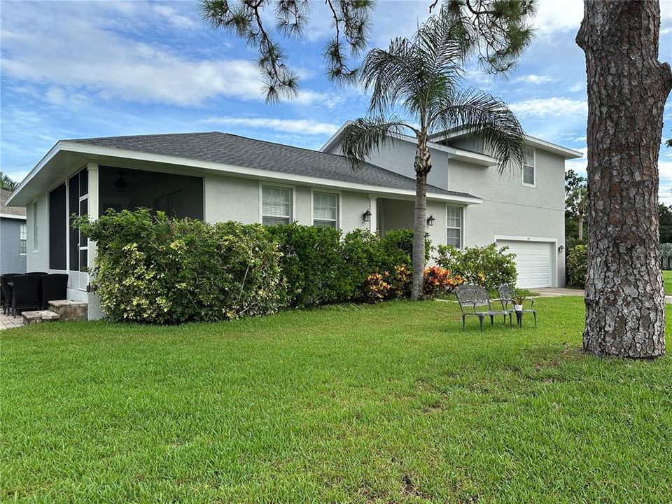 Active With Contract: $2,900 (3 beds, 2 baths, 2019 Square Feet)