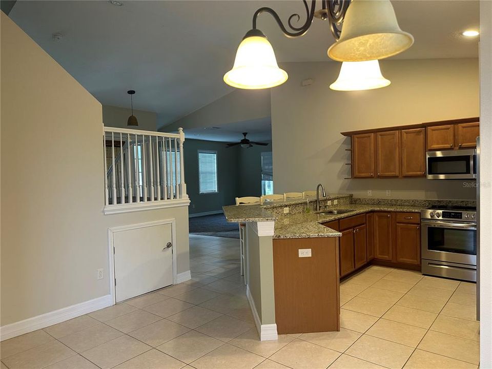 Active With Contract: $2,900 (3 beds, 2 baths, 2019 Square Feet)