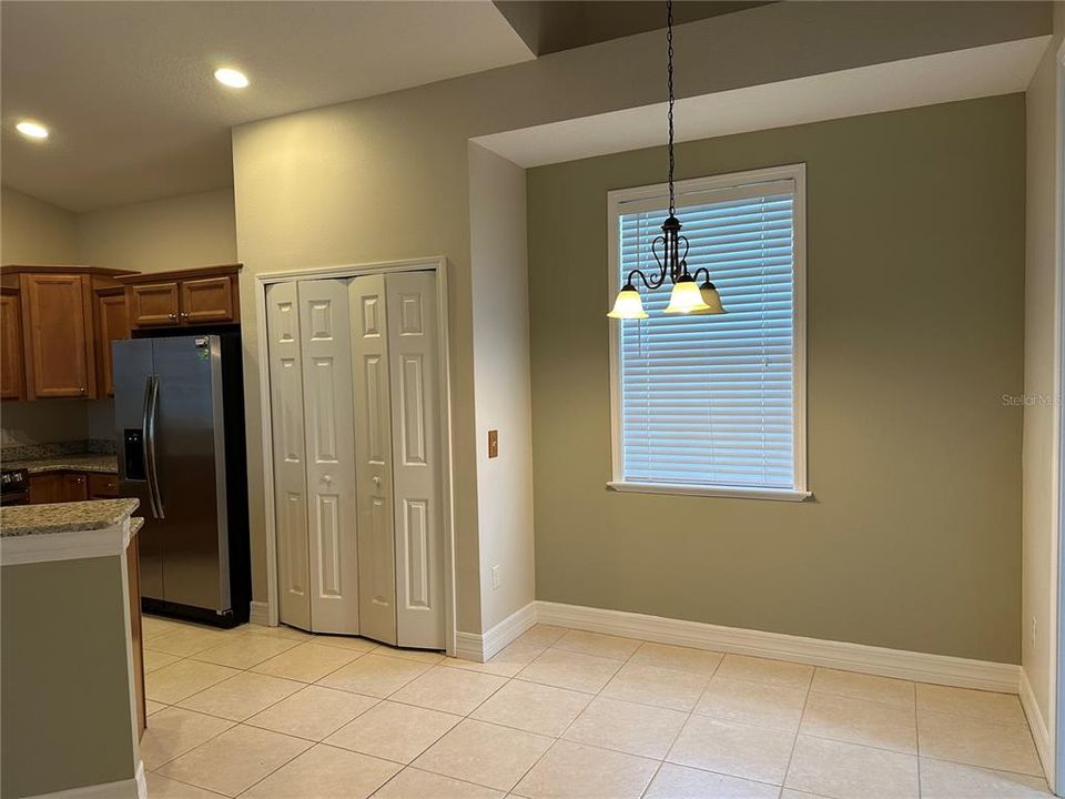 Active With Contract: $2,900 (3 beds, 2 baths, 2019 Square Feet)