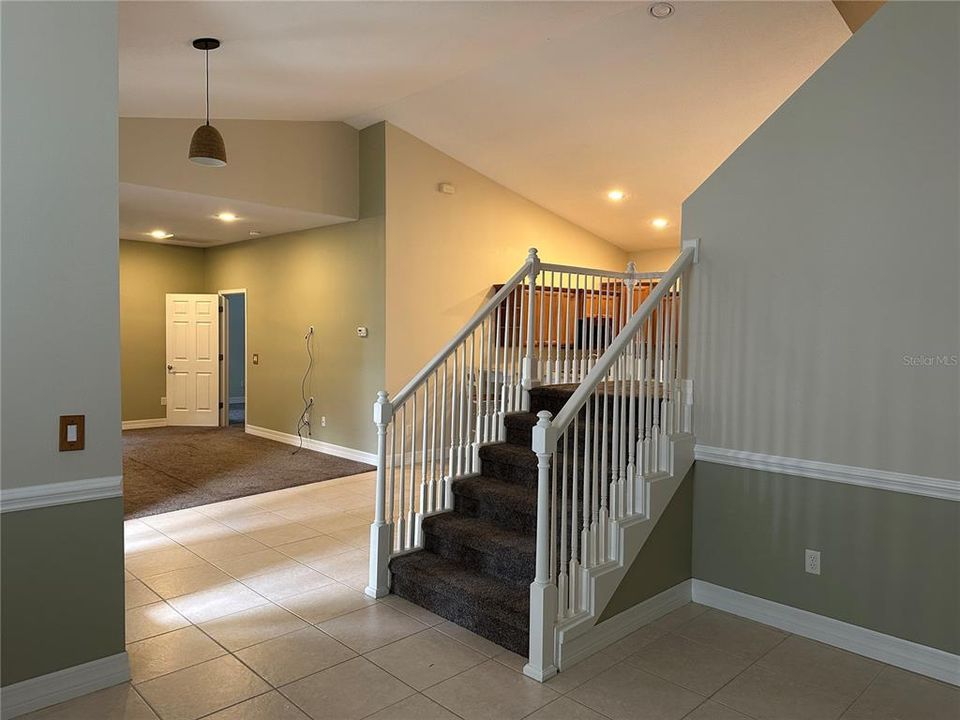 Active With Contract: $2,900 (3 beds, 2 baths, 2019 Square Feet)