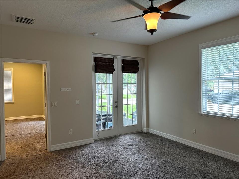 Active With Contract: $2,900 (3 beds, 2 baths, 2019 Square Feet)