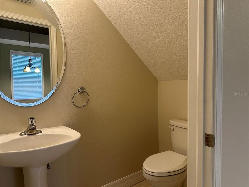 Active With Contract: $2,900 (3 beds, 2 baths, 2019 Square Feet)