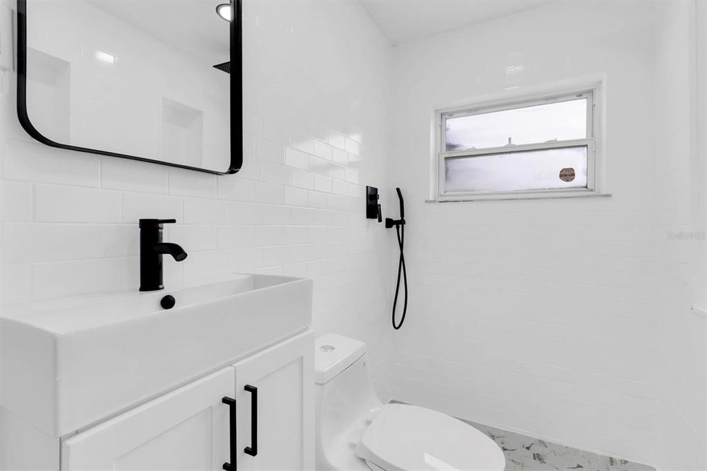 待售: $214,900 (2 贝兹, 1 浴室, 936 平方英尺)