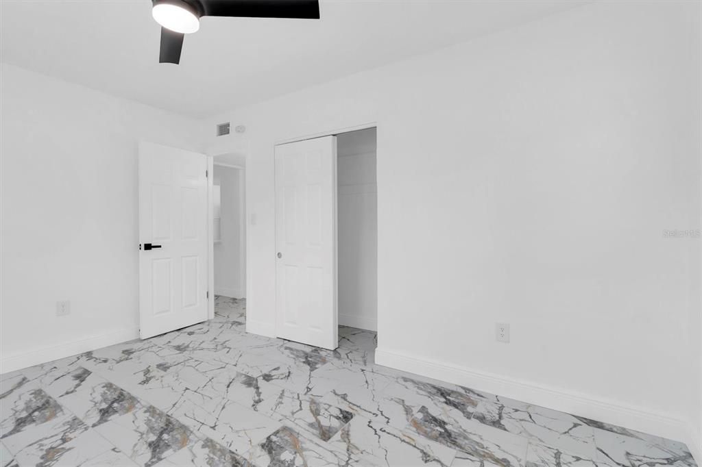 待售: $214,900 (2 贝兹, 1 浴室, 936 平方英尺)