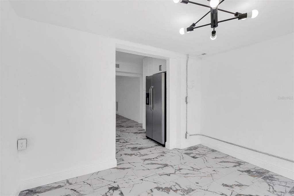 待售: $214,900 (2 贝兹, 1 浴室, 936 平方英尺)