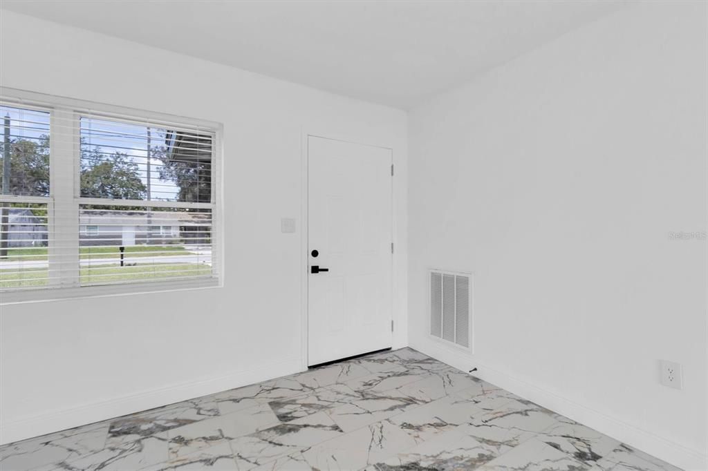 待售: $214,900 (2 贝兹, 1 浴室, 936 平方英尺)