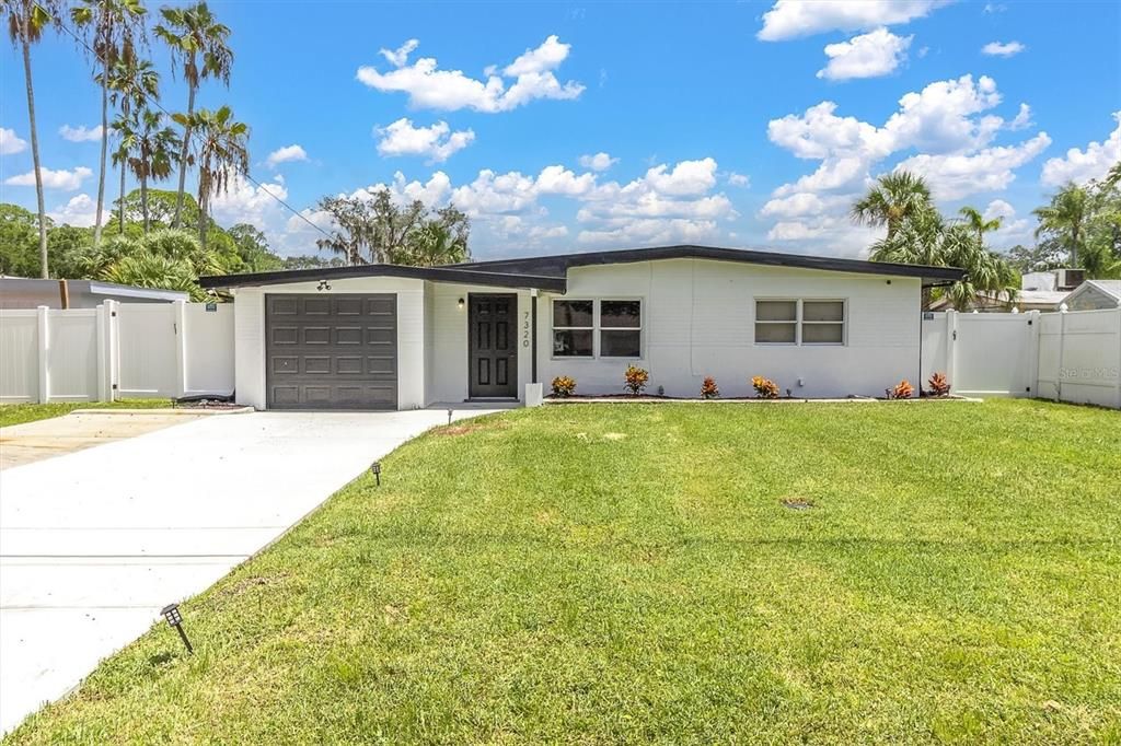 待售: $214,900 (2 贝兹, 1 浴室, 936 平方英尺)