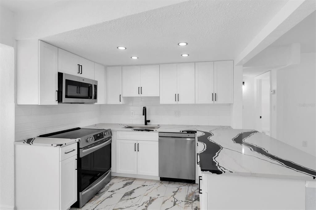 待售: $214,900 (2 贝兹, 1 浴室, 936 平方英尺)