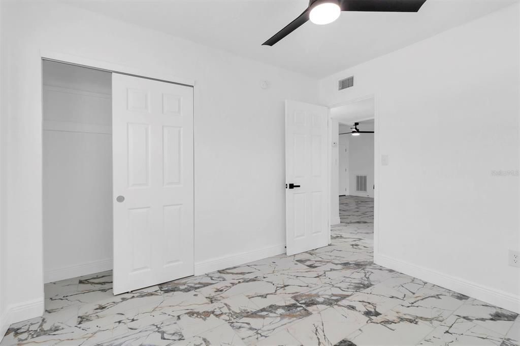 待售: $214,900 (2 贝兹, 1 浴室, 936 平方英尺)