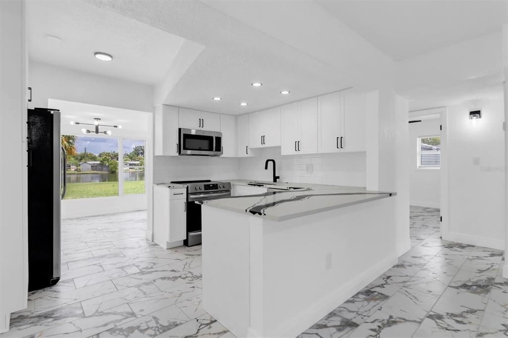 待售: $214,900 (2 贝兹, 1 浴室, 936 平方英尺)