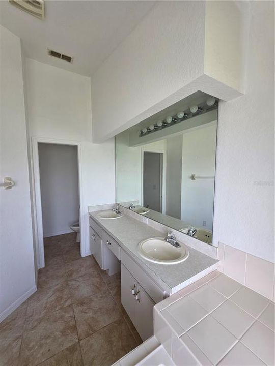 For Rent: $2,050 (3 beds, 2 baths, 2014 Square Feet)