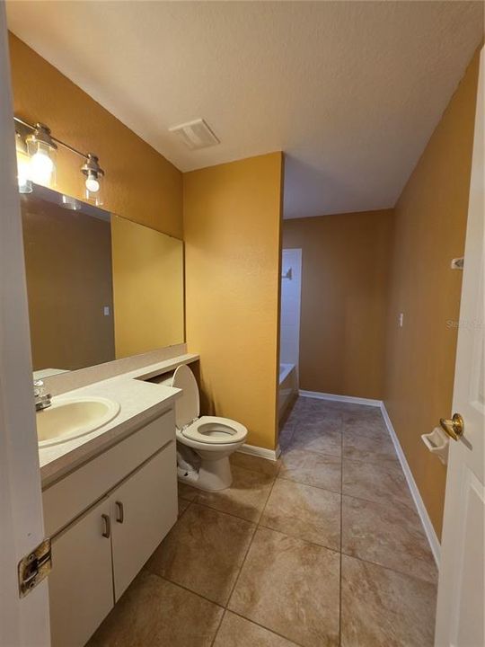 For Rent: $2,050 (3 beds, 2 baths, 2014 Square Feet)