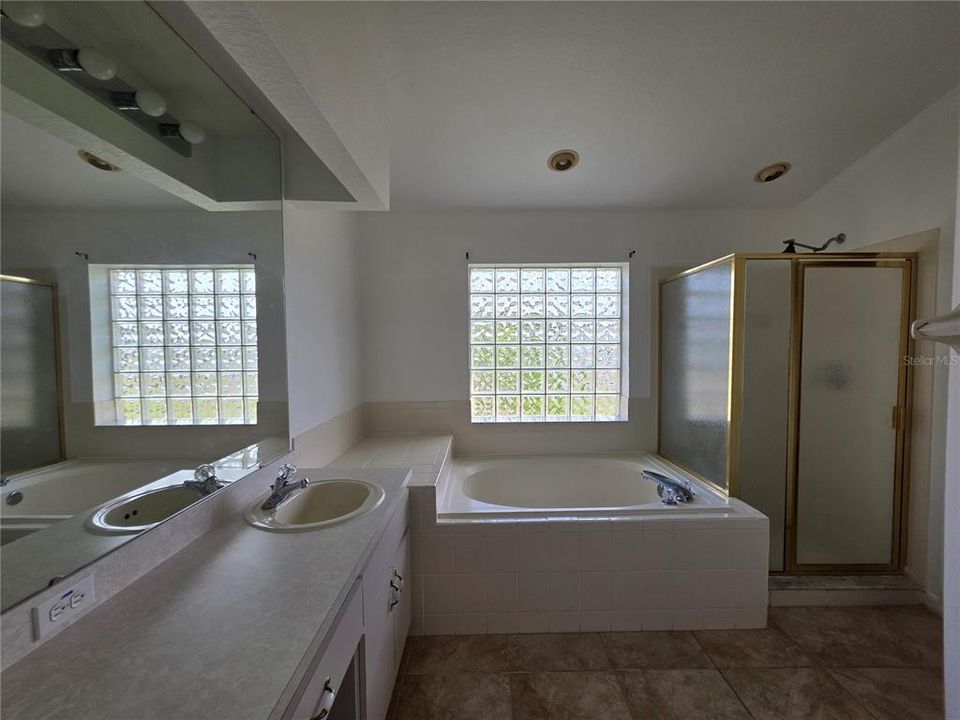 For Rent: $2,050 (3 beds, 2 baths, 2014 Square Feet)