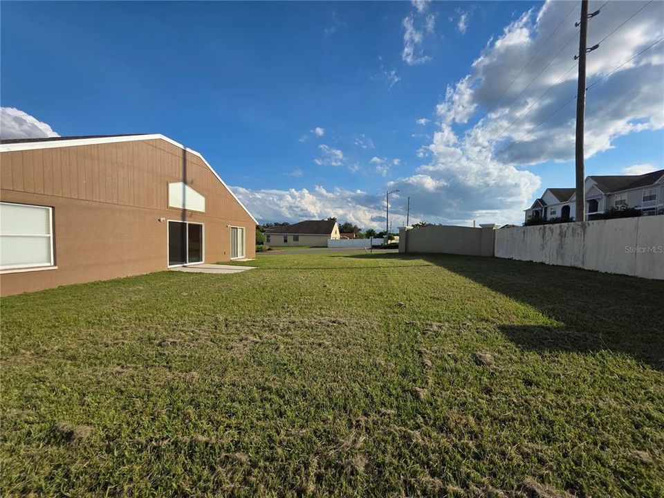 For Rent: $2,050 (3 beds, 2 baths, 2014 Square Feet)